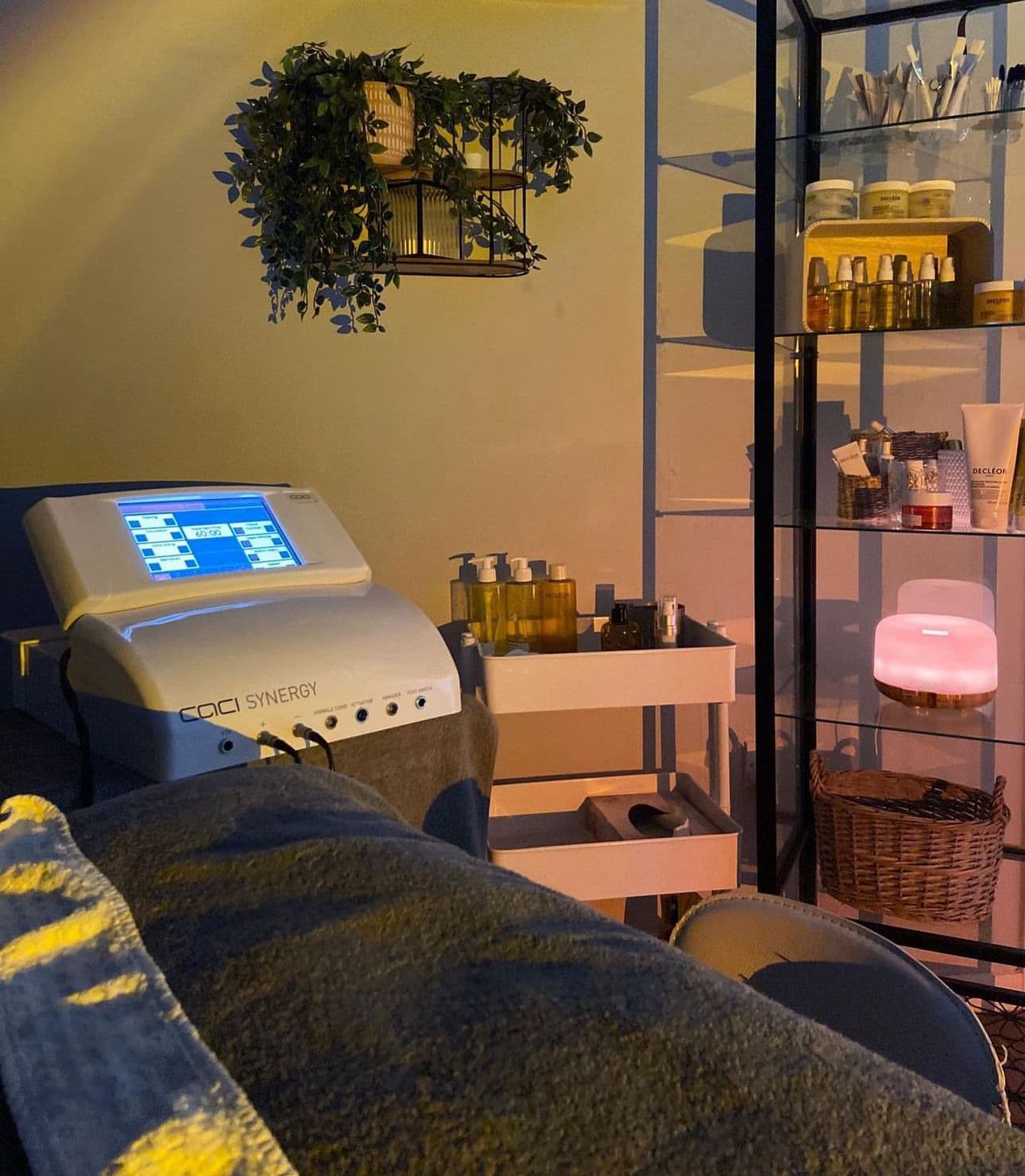 A Pampers treatment room, with the CACI Synergy machine ready and a shelf of Decléor skincare